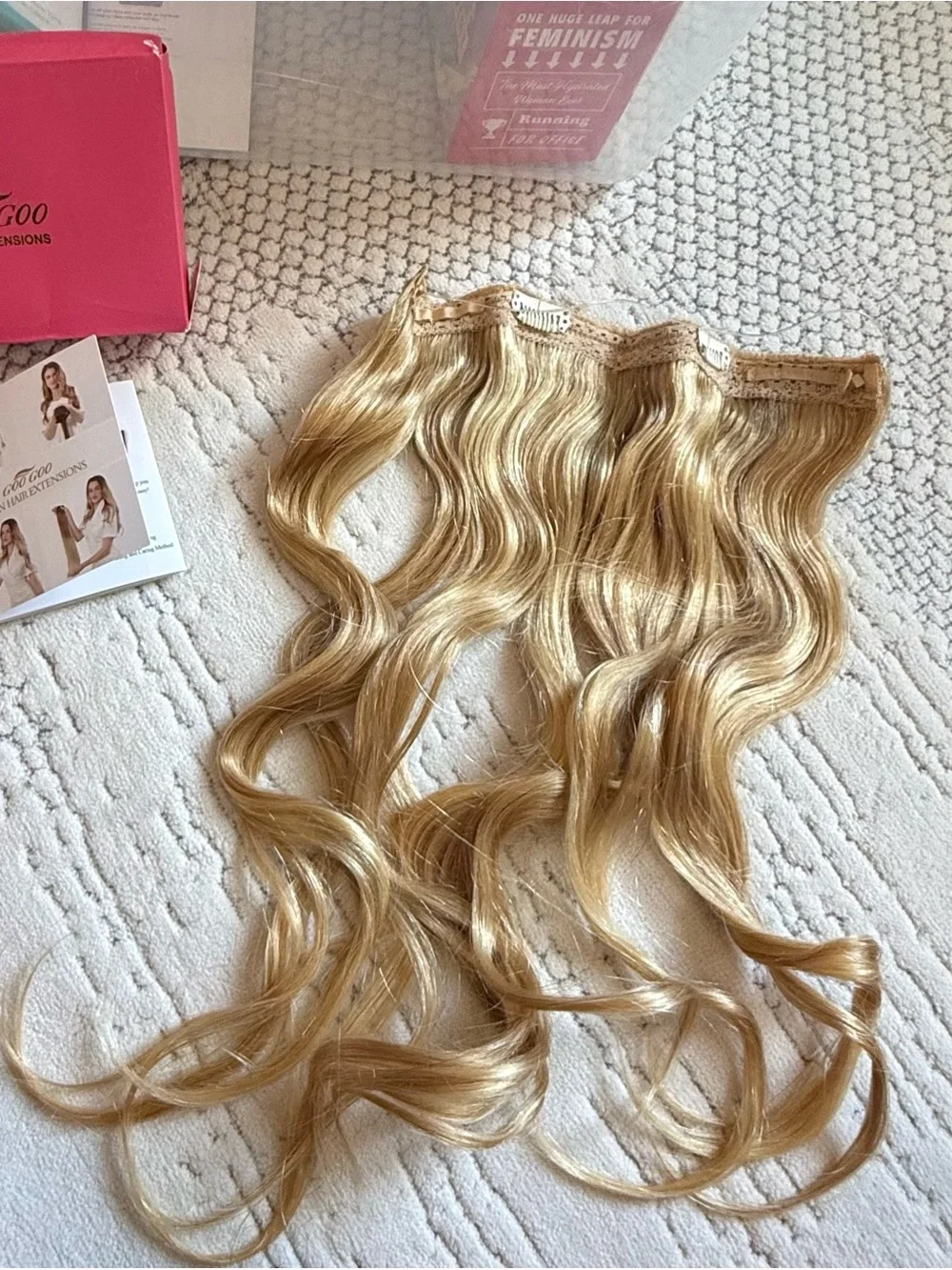 Natural Honey Blonde Clip-In Hair Extensions – Soft Wavy Strands